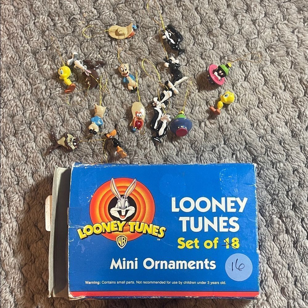 Vintage Looney Tunes Warner Bros. Mini Ornaments Set - Multicolor